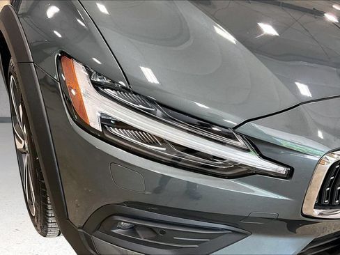 Certified 2026 Volvo V60 B5 Cross Country Plus w/ Protection Package Premier AWD/4WD image 32