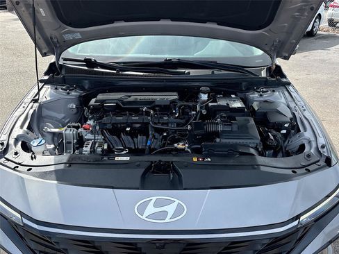 Used 2024 Hyundai Elantra Limited FWD image 31
