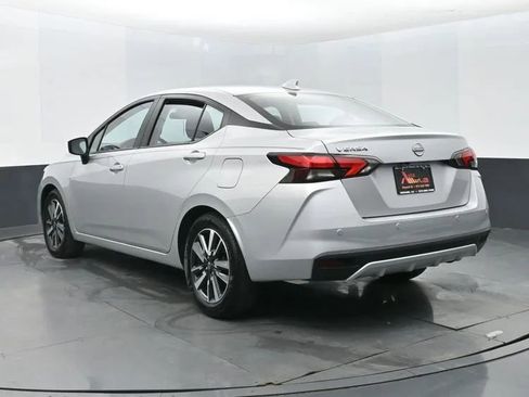 Used 2025 Nissan Versa SV image 9