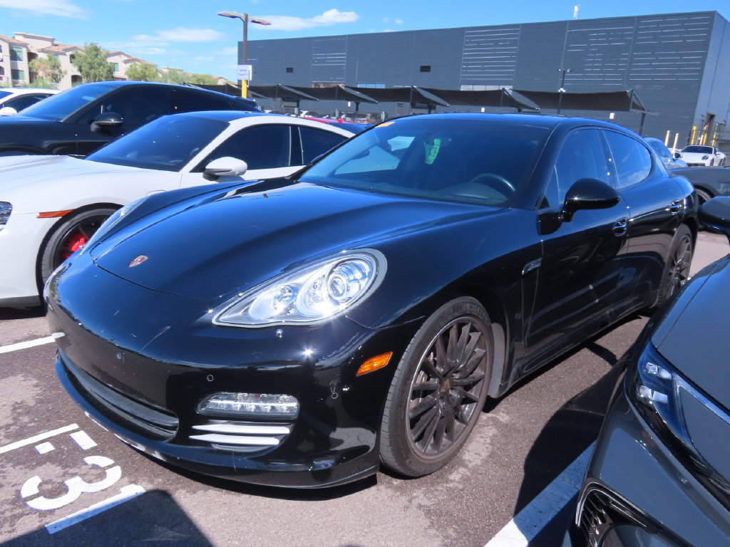 Used 2013 Porsche Panamera RWD image 2