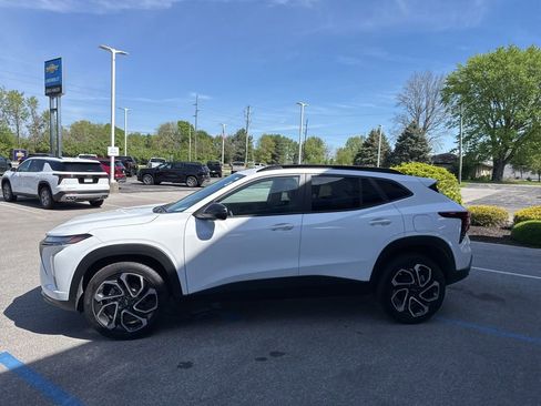 Used 2024 Chevrolet Trax RS w/ Driver Confidence Package image 12