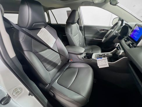 Used 2025 Toyota RAV4 XLE Premium w/ Weather Package AWD/4WD image 31