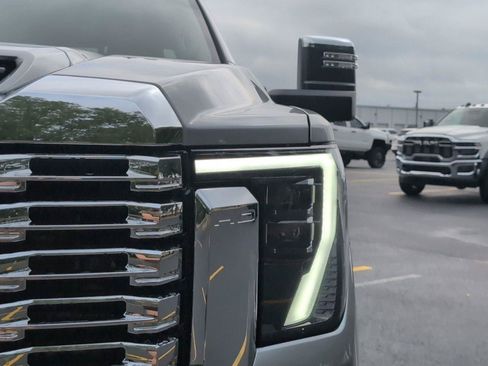 New 2026 GMC Sierra 2500 Denali w/ Denali Reserve Package AWD/4WD image 12