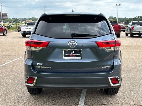Used 2019 Toyota Highlander Limited Platinum FWD image 6