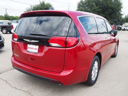 New 2025 Chrysler Voyager LX image 6