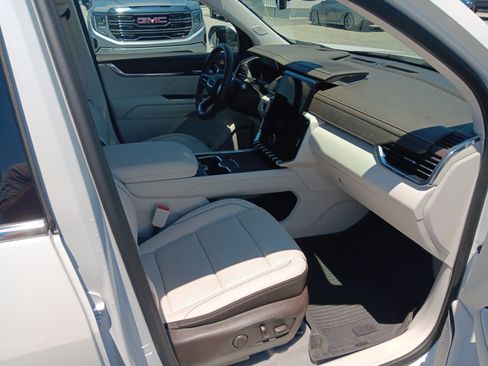 Used 2024 GMC Acadia Denali w/ LPO, Floor Liner Package FWD image 20