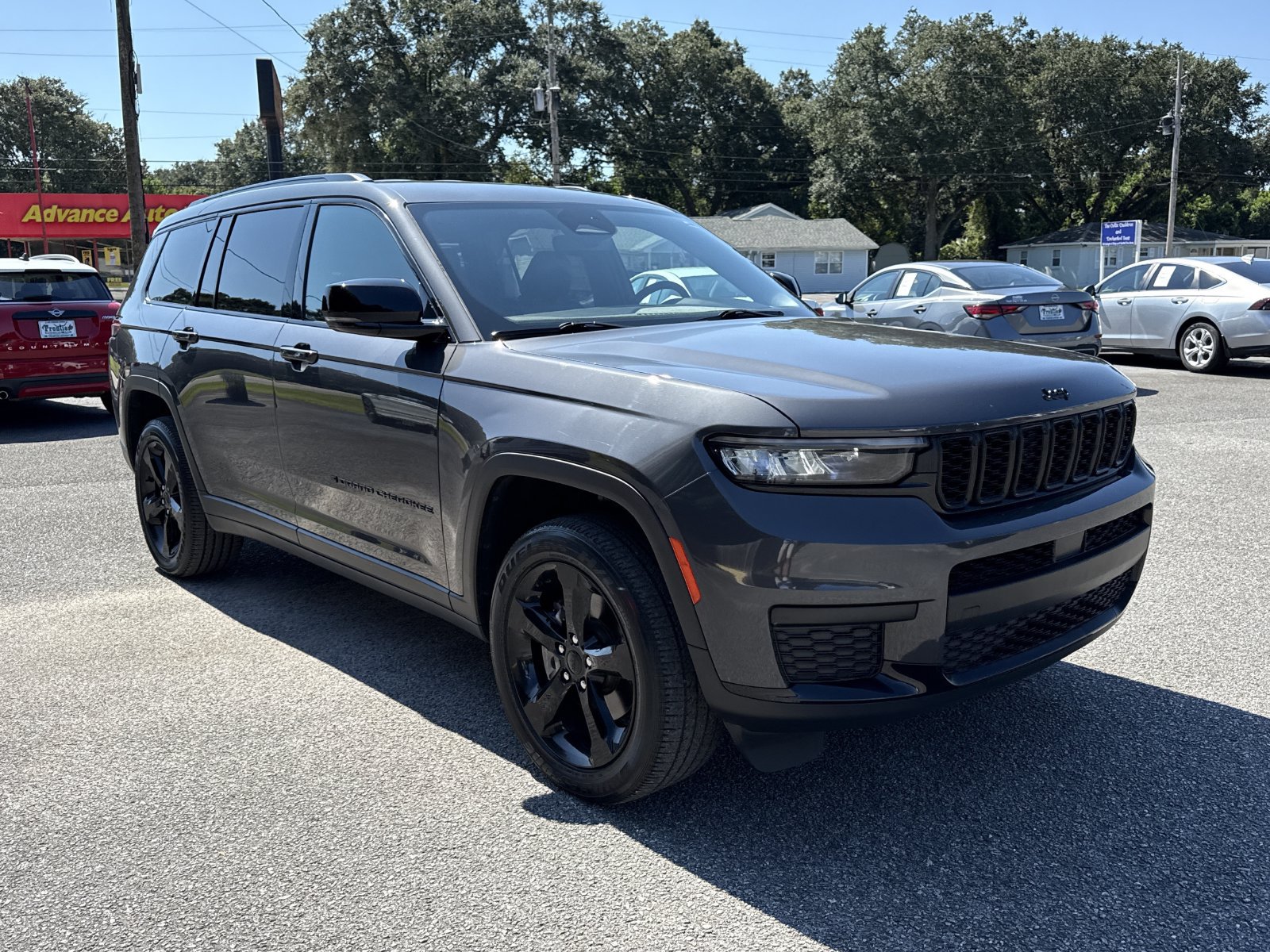 Used 2024 Jeep Grand Cherokee L Laredo AWD/4WD image 7