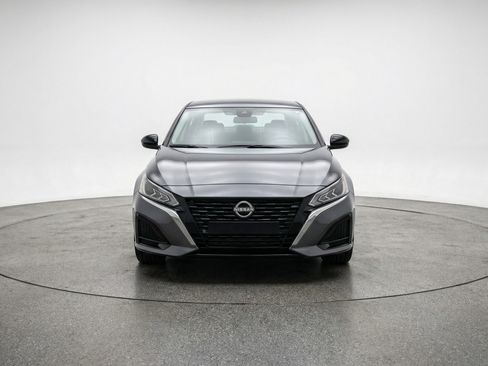 Used 2025 Nissan Altima 2.5 SV image 2