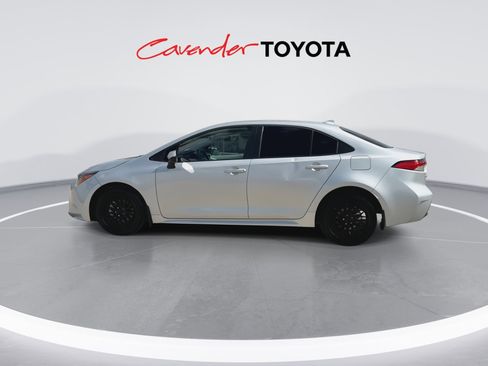 Certified 2025 Toyota Corolla LE FWD image 5