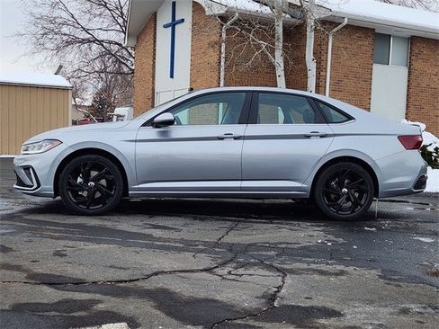 New 2026 Volkswagen Jetta SE image 4