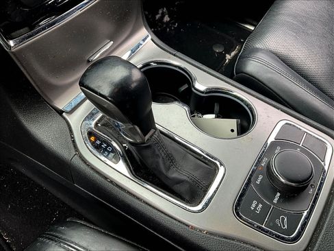 Used 2020 Jeep Grand Cherokee Limited w/ Luxury Group II AWD/4WD image 18