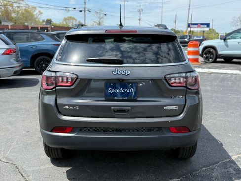 Used 2022 Jeep Compass Latitude w/ Sun and Sound Group AWD/4WD image 6
