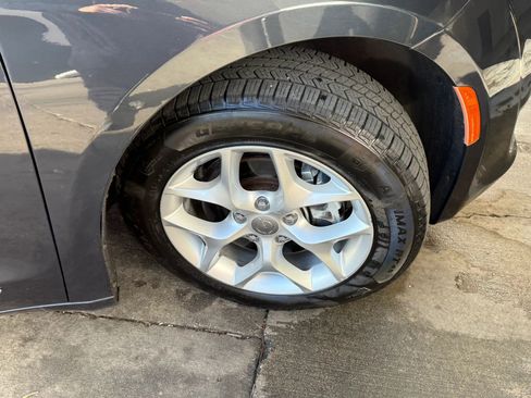 Used 2020 Chrysler Pacifica Touring-L FWD image 54