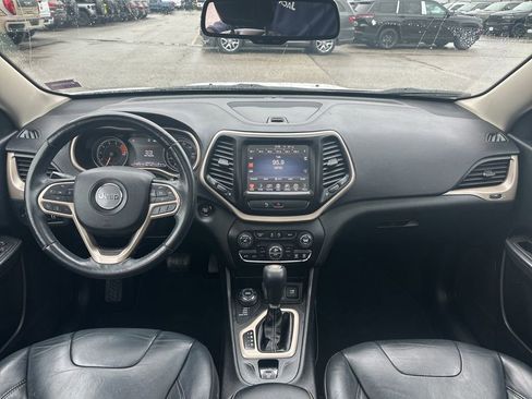 Used 2017 Jeep Cherokee Limited w/ Trailer Tow Group AWD/4WD image 17