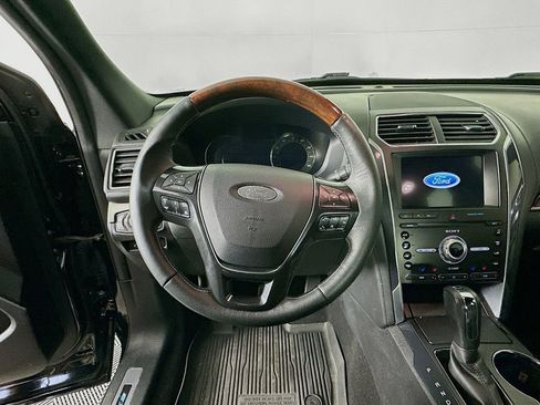 Used 2019 Ford Explorer Platinum AWD/4WD image 16