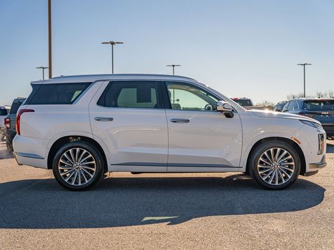 Used 2025 Hyundai Palisade Calligraphy image 8