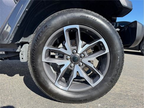 Used 2024 Jeep Wrangler Unlimited AWD/4WD image 22