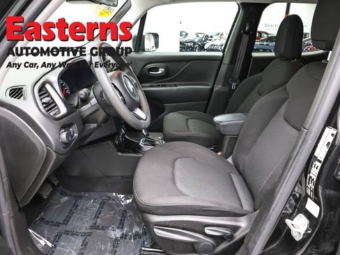 Used 2023 Jeep Renegade Latitude AWD/4WD image 13