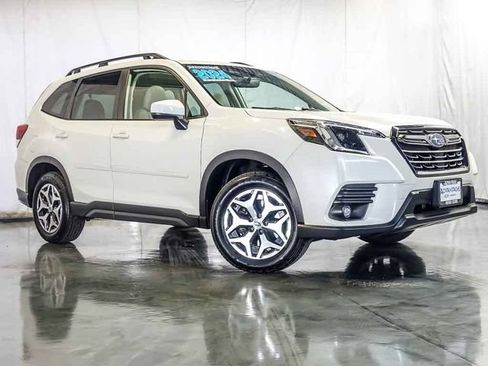 Used 2024 Subaru Forester Premium AWD/4WD image 2