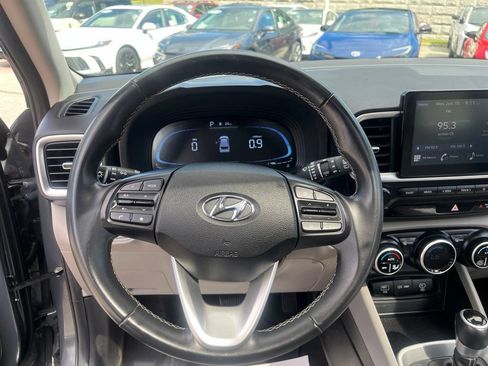 Used 2024 Hyundai Venue SEL FWD image 8