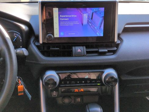 Used 2024 Toyota RAV4 LE image 27