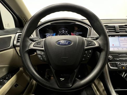 Used 2019 Ford Fusion SE FWD image 23