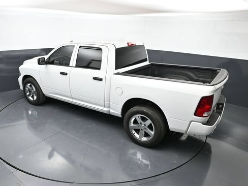 Used 2018 RAM 1500 Express RWD image 32