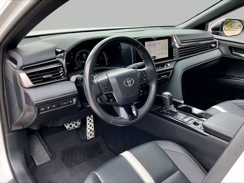 Used 2025 Toyota Camry SE FWD image 18