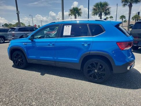 Used 2023 Volkswagen Taos SE w/ Panoramic Sunroof Package FWD image 7