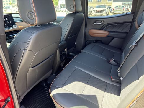 Used 2025 GMC Canyon AT4 w/ AT4 Premium Package AWD/4WD image 14