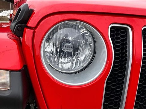 Used 2023 Jeep Wrangler Sahara image 31