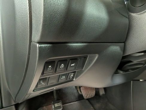 Used 2019 Nissan Pathfinder SL AWD/4WD image 19