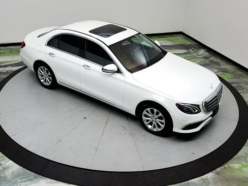 Used 2017 Mercedes-Benz E 300 4MATIC image 33