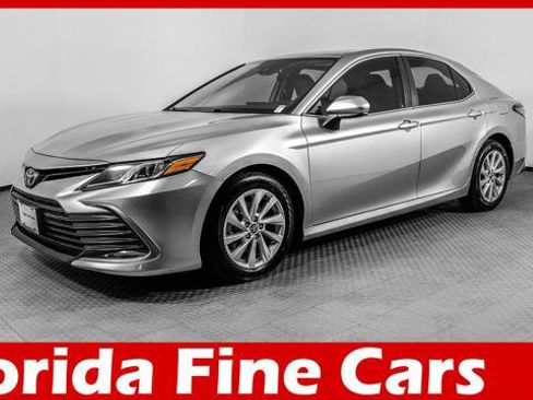 Used 2022 Toyota Camry LE FWD image 1