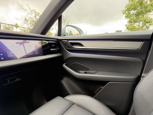 Used 2025 Porsche Macan 4S Electric image 23