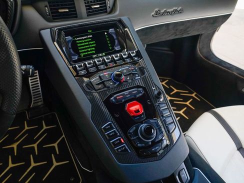 Used 2020 Lamborghini Aventador SVJ image 72