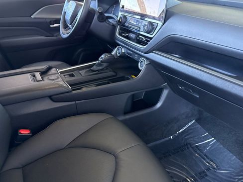 Certified 2025 Toyota Grand Highlander LE image 19