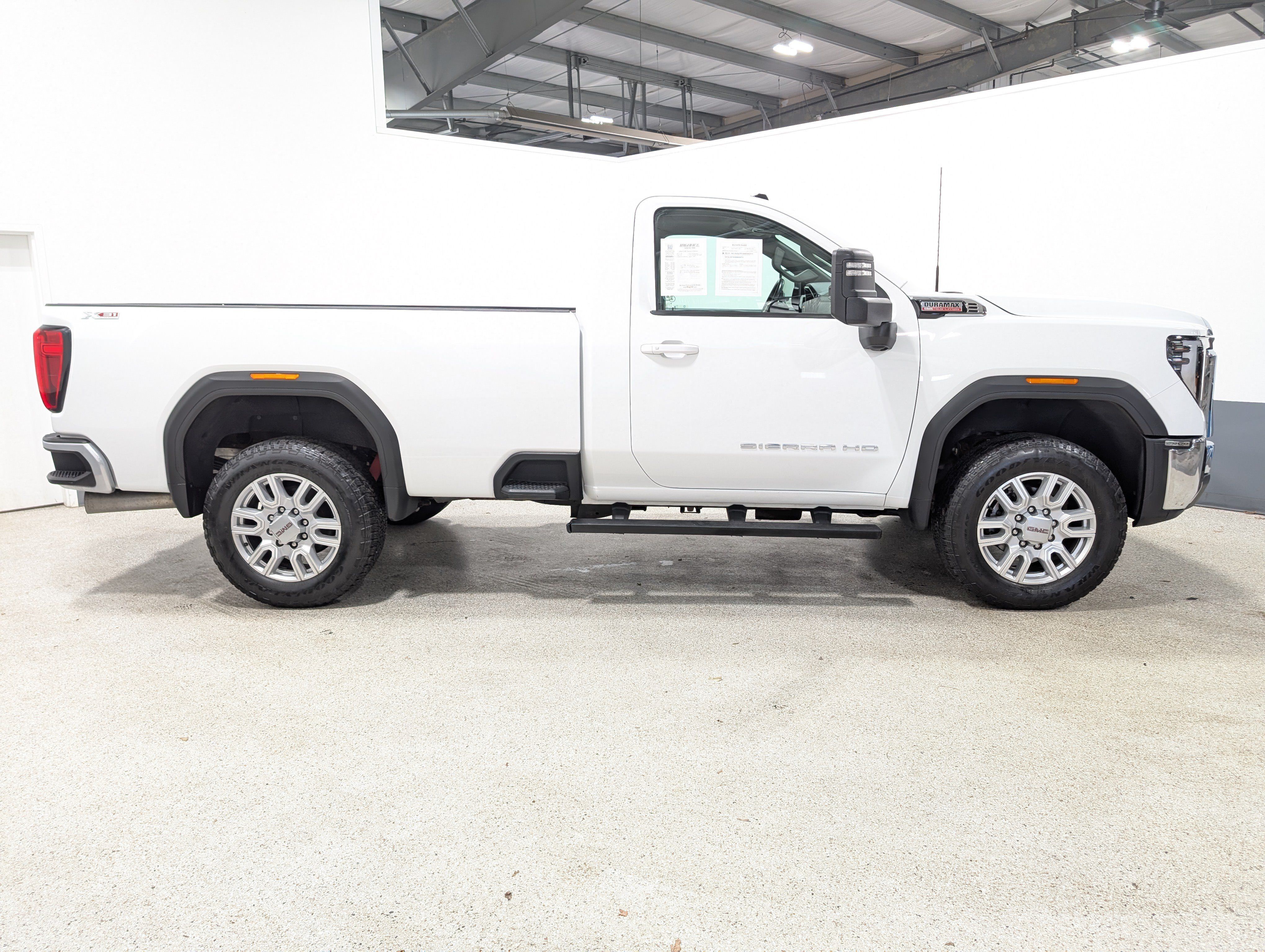 Used 2024 GMC Sierra 2500 SLE w/ SLE Convenience Package AWD/4WD image 2