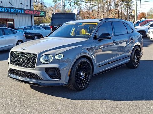 Used 2023 Bentley Bentayga image 3