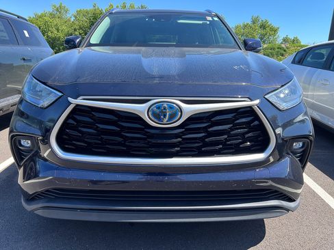 Used 2020 Toyota Highlander XLE AWD/4WD image 8
