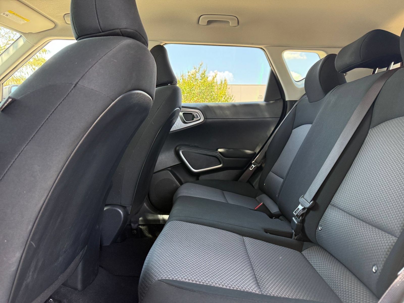 Used 2025 Kia Soul LX w/ LX Technology Package FWD image 25