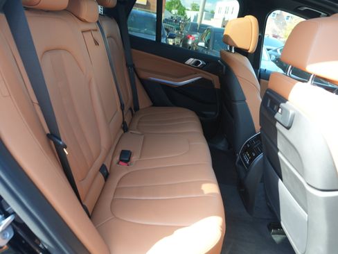 Used 2021 BMW X5 xDrive40i w/ M Sport Package AWD/4WD image 30