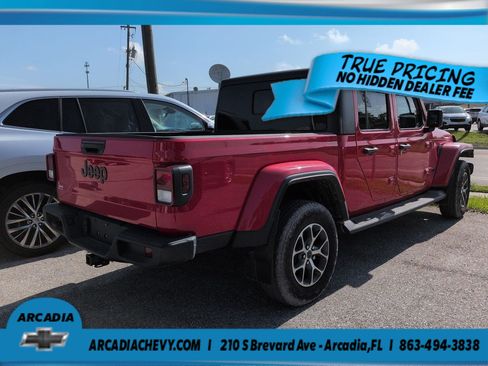 Used 2024 Jeep Gladiator Sport AWD/4WD image 4