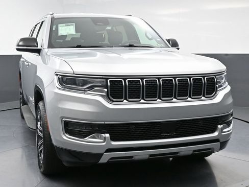 Used 2024 Jeep Wagoneer Series II w/ Flexible Seating Group image 8