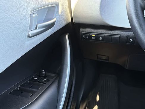 Used 2025 Toyota Corolla SE image 16