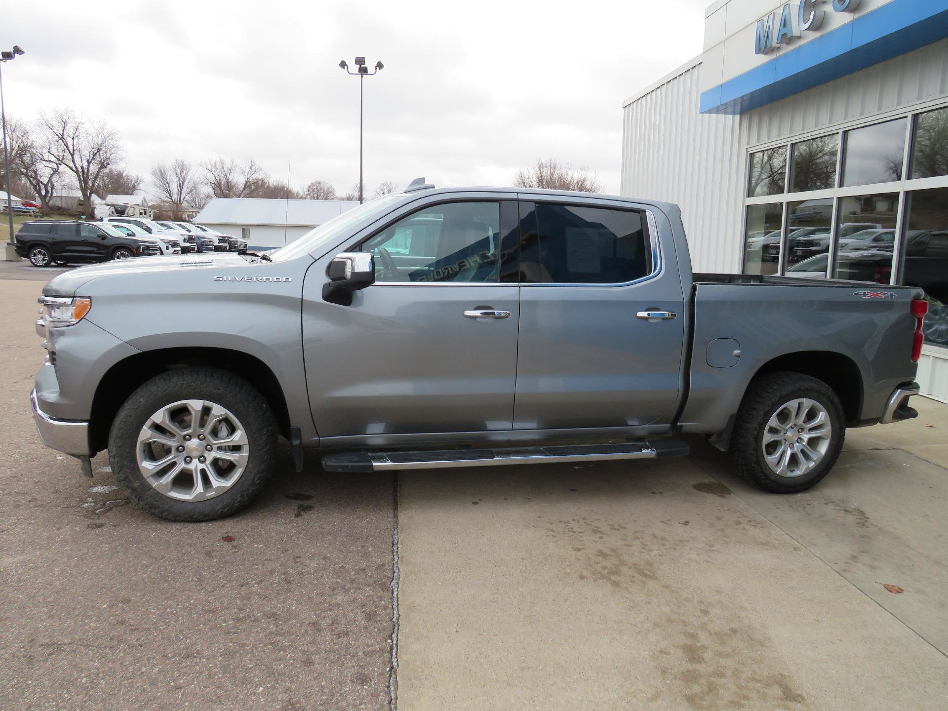 Used 2024 Chevrolet Silverado 1500 LTZ w/ LTZ Convenience Package II AWD/4WD image 1