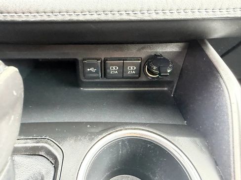 Used 2020 Toyota Highlander XLE AWD/4WD image 27