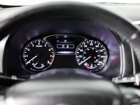 Used 2019 Nissan Pathfinder SV image 23