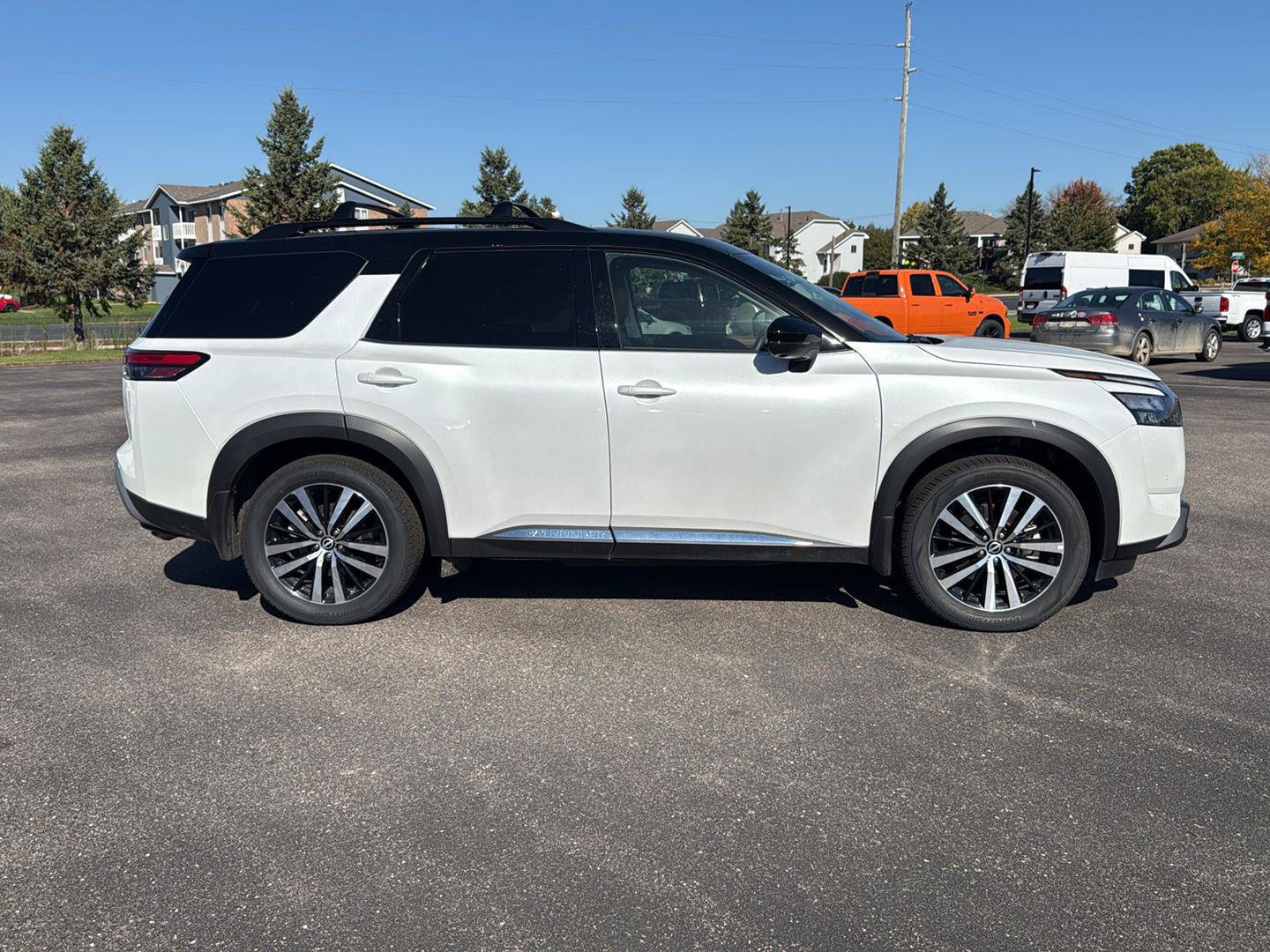 Used 2025 Nissan Pathfinder Platinum AWD/4WD image 6