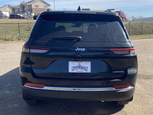New 2025 Jeep Grand Cherokee Laredo image 8